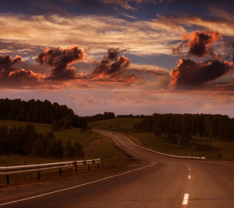 Обои небо, дорога, лес, горизонт, просёлочная, the sky, road, forest, horizon, country разрешение 2560x1600 Загрузить