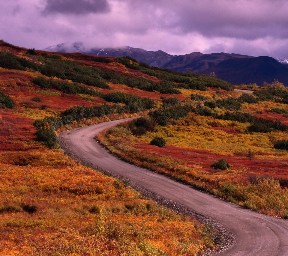 Обои дорога, трава, облака, горы, road, grass, clouds, mountains разрешение 3200x1200 Загрузить