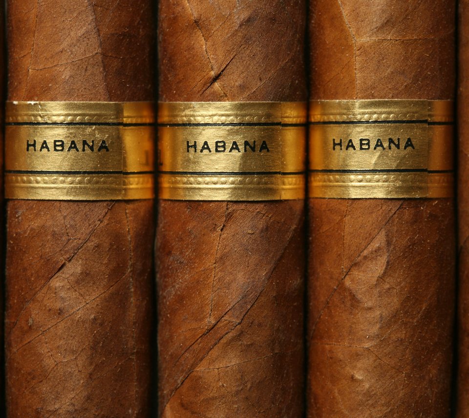 Обои текстуры, макро, сигары, гламур, habana, кубинские сигары, бурые, gold label, texture, macro, cigars, glamour, cuban cigars, brown разрешение 4008x2672 Загрузить
