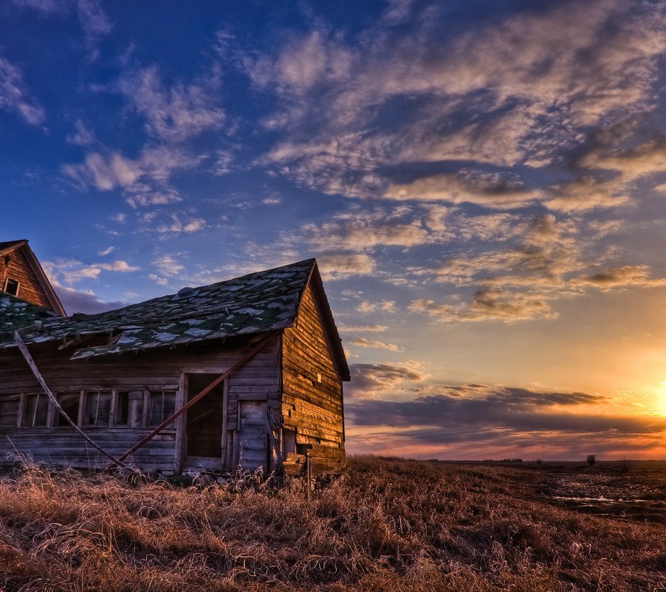 Обои небо, солнце, пейзаж, поле, дом, взляд, the sky, the sun, landscape, field, house, view разрешение 2560x1600 Загрузить