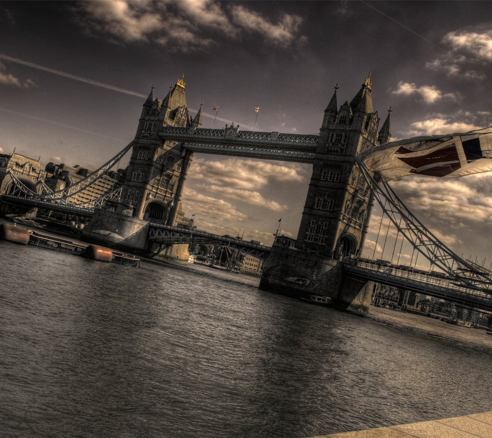 Обои мост, лондон, темза, флаг, bridge, london, thames, flag разрешение 2500x1645 Загрузить