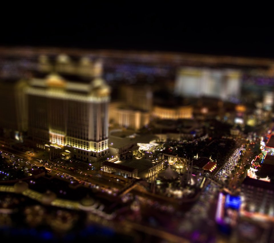 Обои ночь, tilt shift, машины, night, machine разрешение 3888x2592 Загрузить