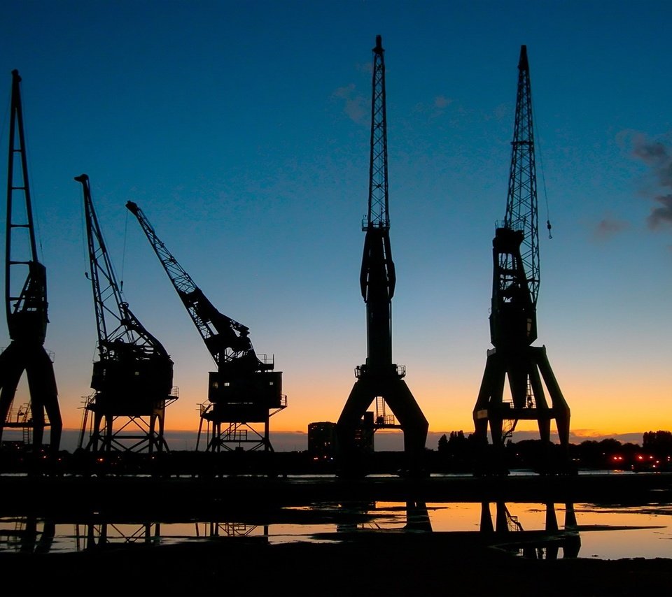 Обои закат, силуэт, кран, порт, краны, портовый кран, sunset, silhouette, crane, port, cranes разрешение 1920x1440 Загрузить