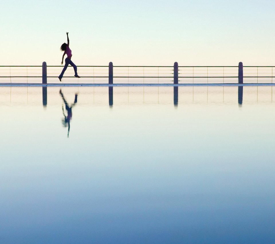 Обои вода, отражение, мост, радость, бег, water, reflection, bridge, joy, running разрешение 2560x1600 Загрузить