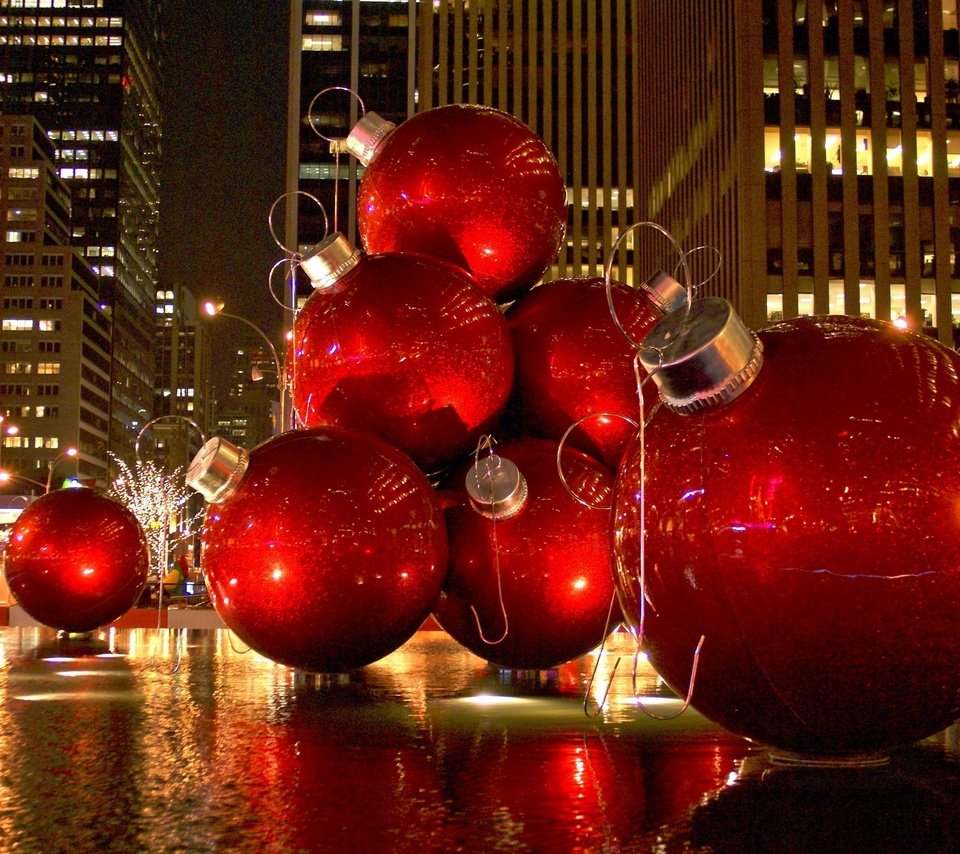 Обои шары, улица, новый, год, balls, street, new, year разрешение 2400x1599 Загрузить