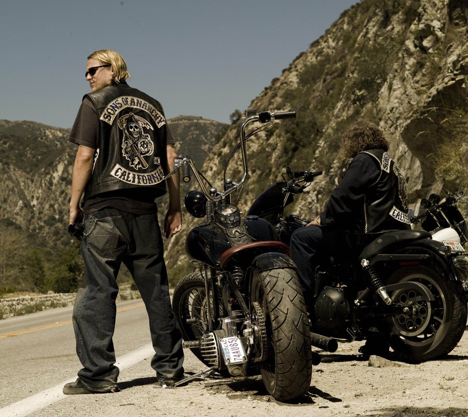 Обои мотоцикл, сериал, sons of anarchy, байкер, чарли ханнэм, motorcycle, the series, biker, charlie hunnam разрешение 4600x3448 Загрузить