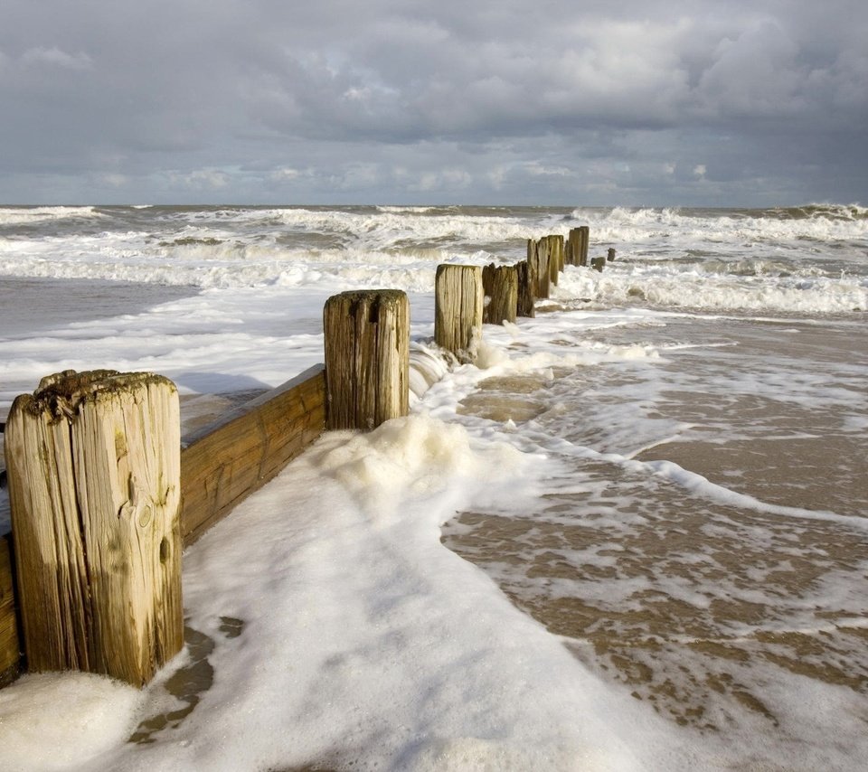 Обои волны, море, забор, пена, wave, sea, the fence, foam разрешение 1920x1200 Загрузить