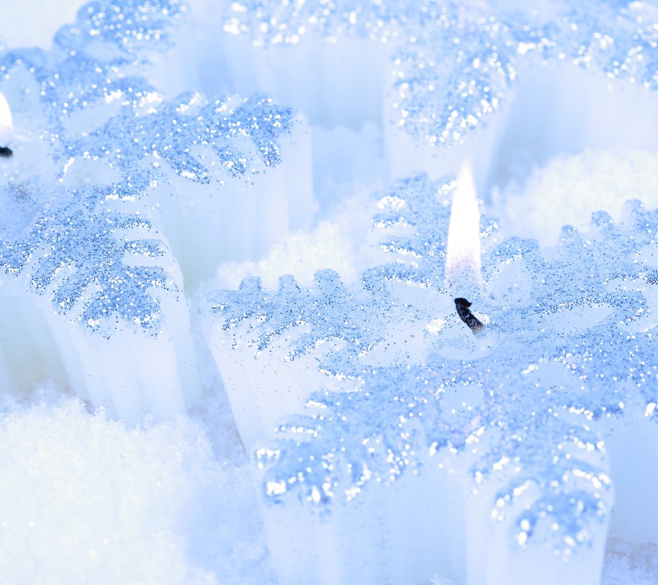 Обои снег, свечи, белый, snow, candles, white разрешение 2560x1600 Загрузить