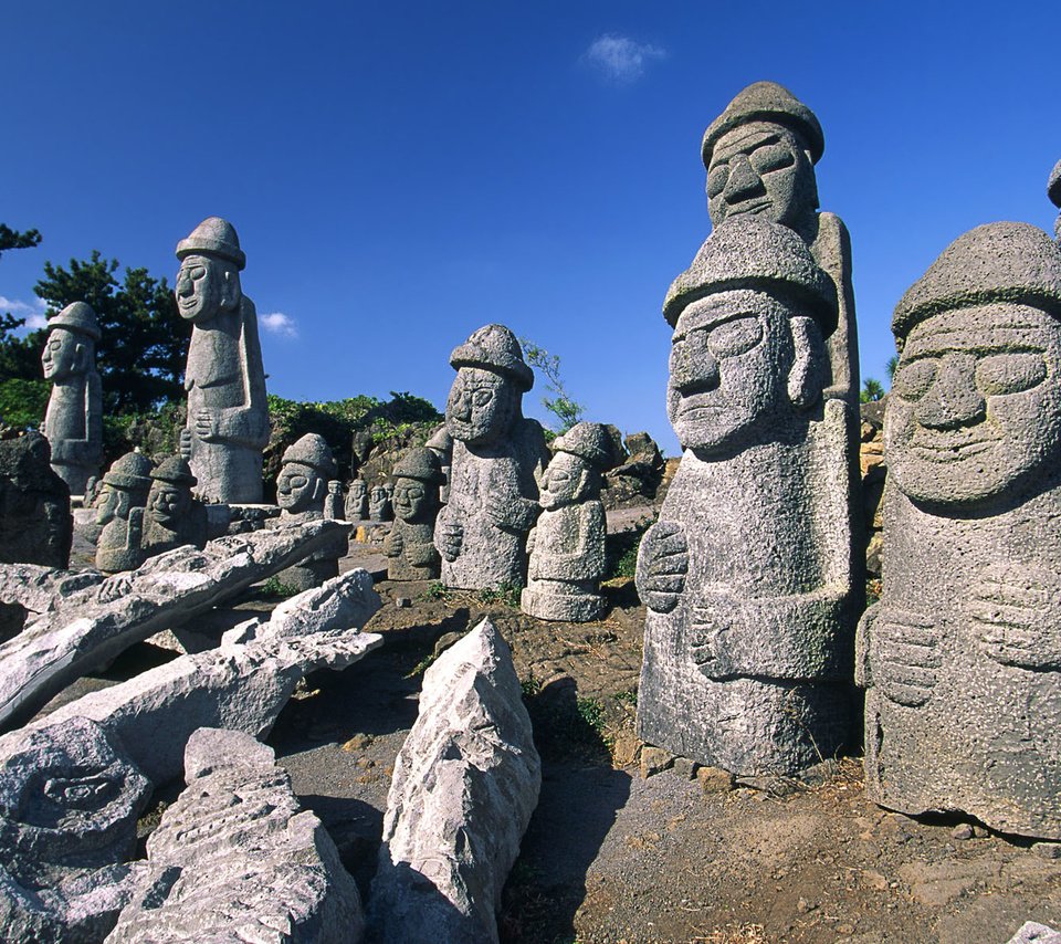 Обои камень, корея, каменные фигуры, stone, korea, stone figures разрешение 1920x1200 Загрузить