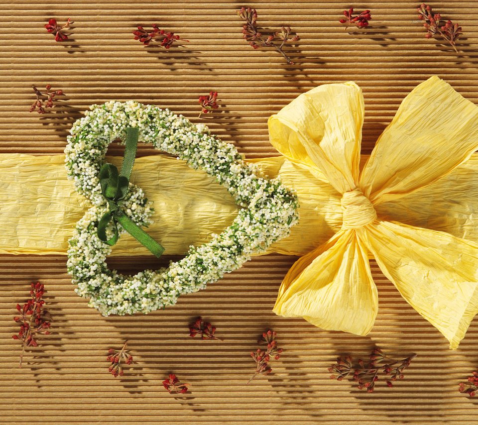 Обои сердце, подарок, бантик, упаковка, heart, gift, bow, packaging разрешение 1920x1200 Загрузить