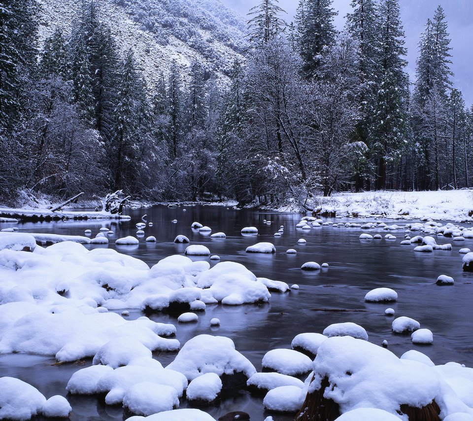 Обои снег, лес, ручей, snow, forest, stream разрешение 3750x1200 Загрузить