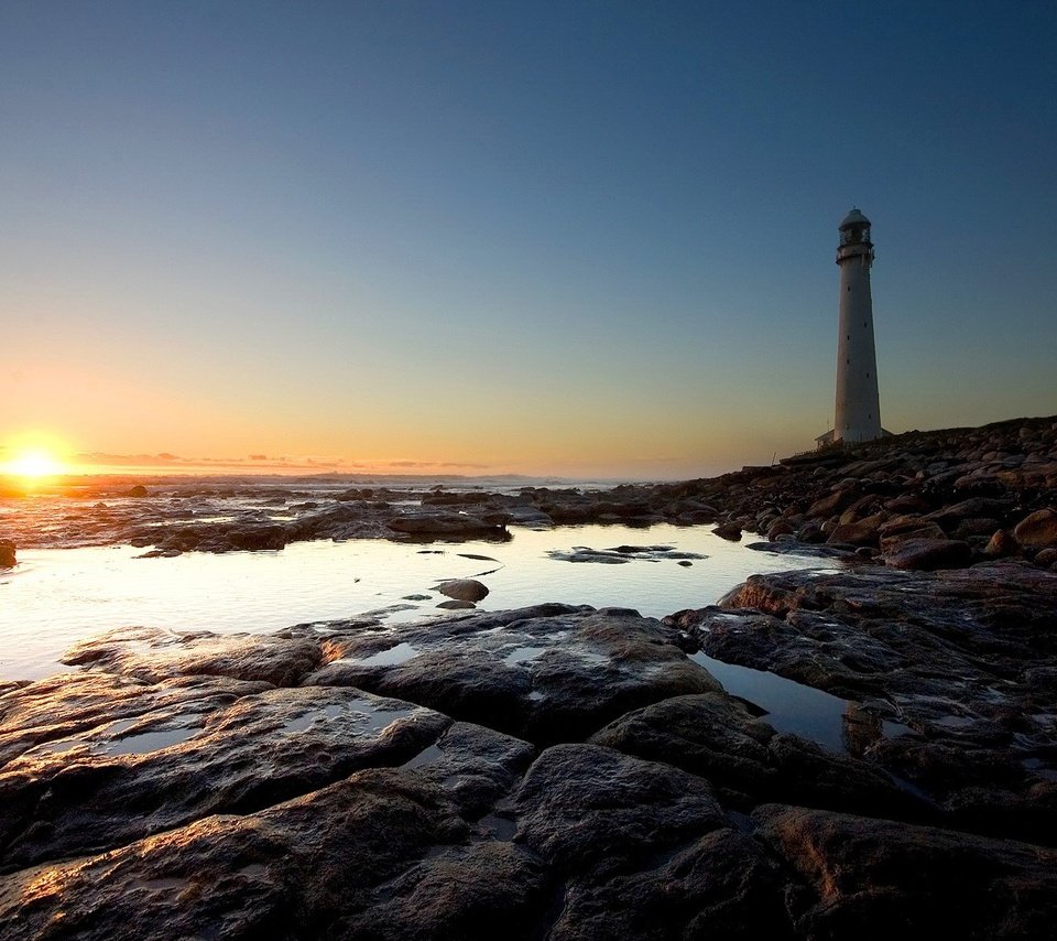 Обои солнце, камни, берег, маяк, the sun, stones, shore, lighthouse разрешение 1920x1200 Загрузить