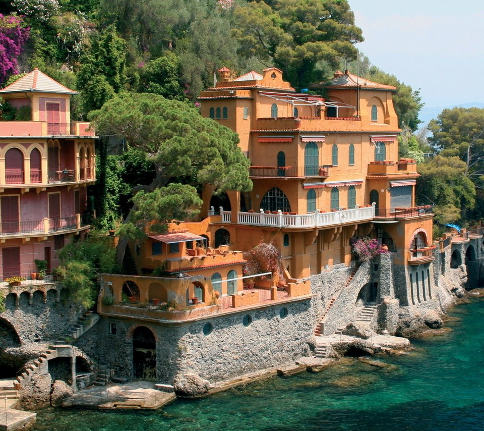 Дом на берегу моря италия