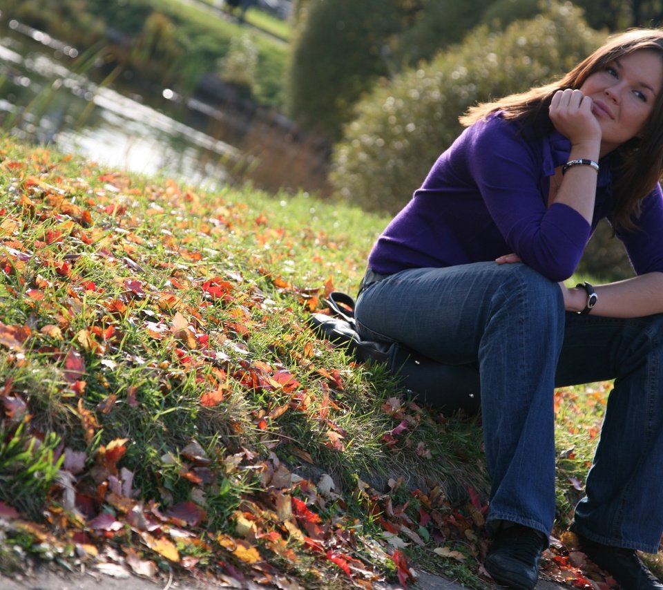 Обои листья, девушка, осень, leaves, girl, autumn разрешение 4368x2912 Загрузить