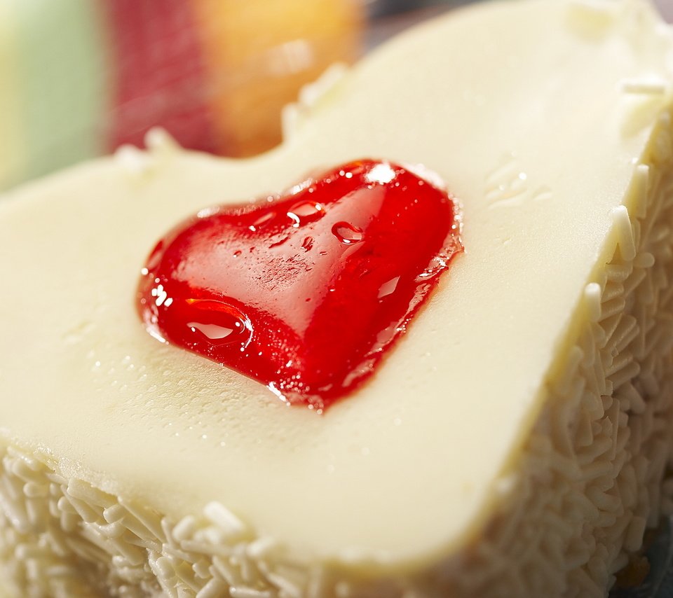 Обои сладости, сердце, любовь, десерт, тортик, крем, sweets, heart, love, dessert, cake, cream разрешение 1920x1200 Загрузить