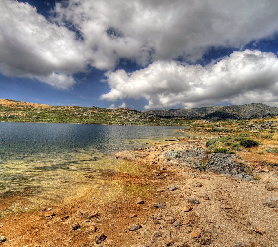 Обои облака, озеро, камни, берег, горизонт, clouds, lake, stones, shore, horizon разрешение 2560x1600 Загрузить