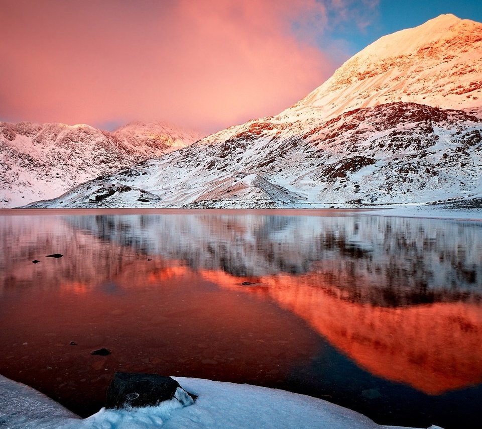 Обои небо, облака, озеро, горы, снег, природа, отражение, гора, the sky, clouds, lake, mountains, snow, nature, reflection, mountain разрешение 1920x1200 Загрузить