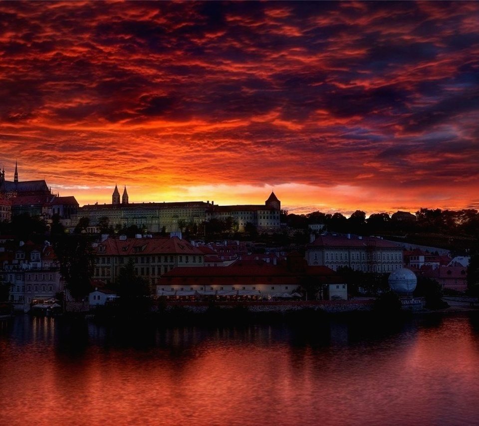 Обои закат, город, дома, здания, прага, sunset, the city, home, building, prague разрешение 2000x1187 Загрузить