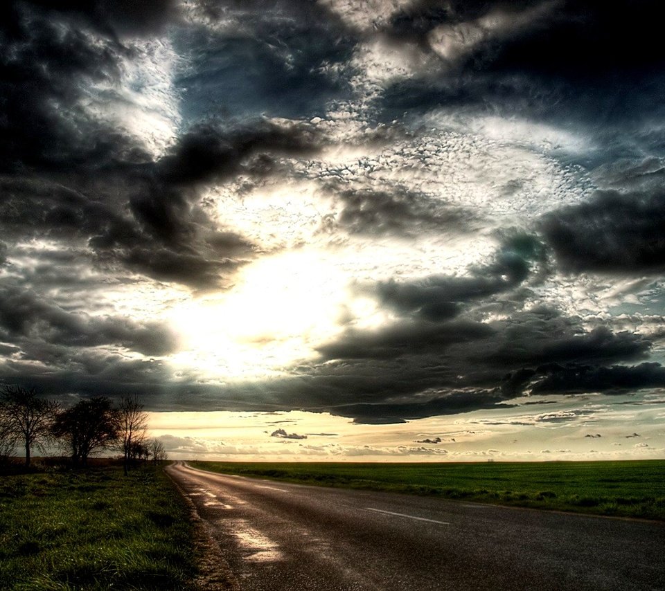 Обои дорога, дерево, грозовое небо, road, tree, stormy sky разрешение 2000x1600 Загрузить