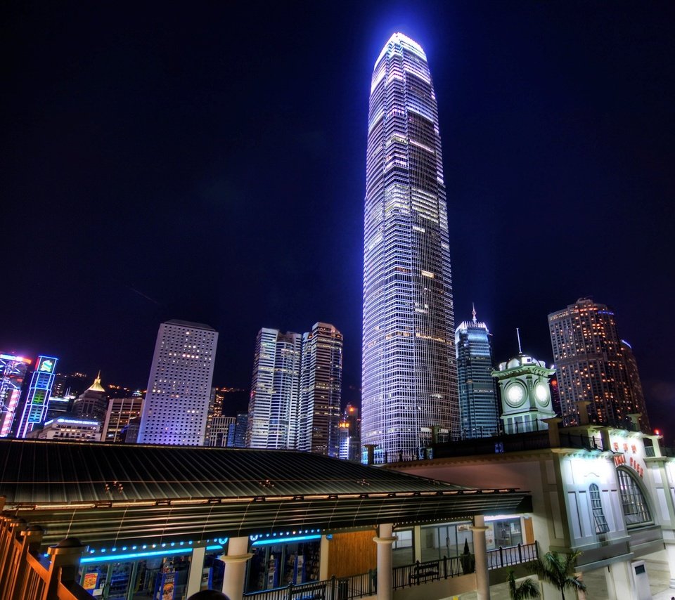 Обои ночь, небоскрёб, гонконг, night, skyscraper, hong kong разрешение 1920x1440 Загрузить