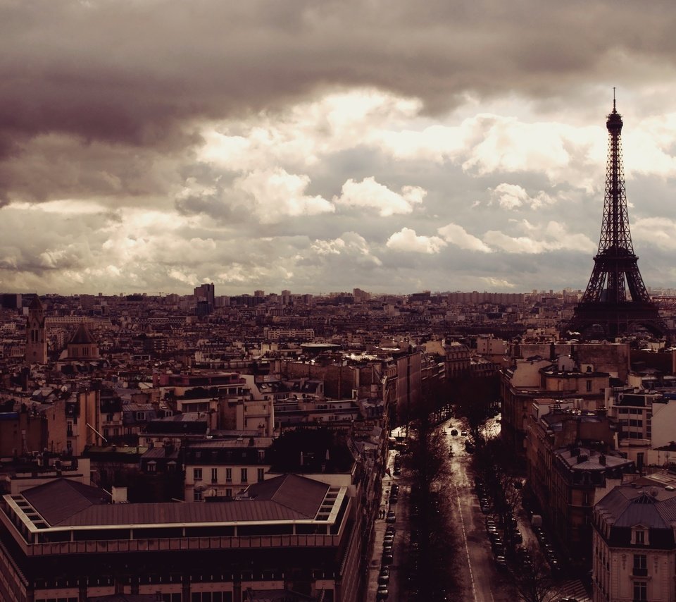 Обои тучи, город, париж, эйфелева башня, clouds, the city, paris, eiffel tower разрешение 2560x1600 Загрузить