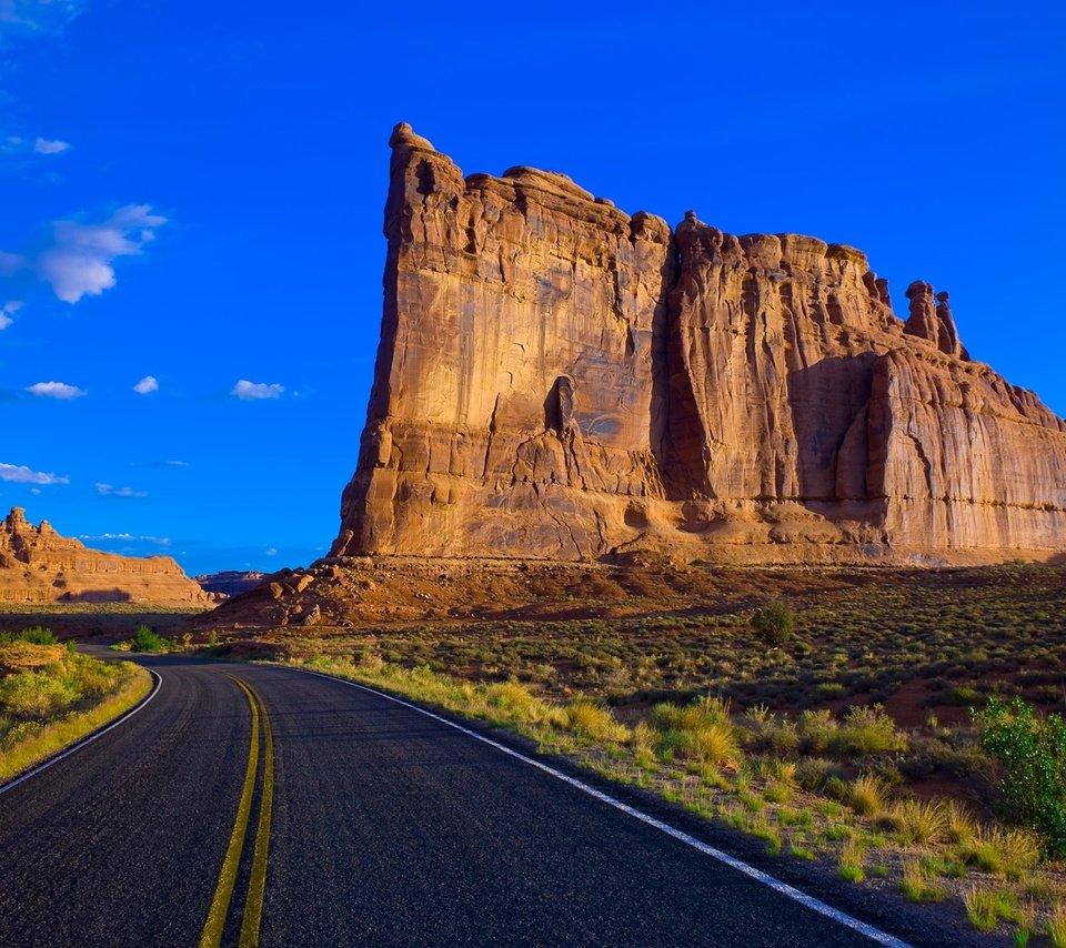 Обои небо, дорога, облака, горы, каньон, автострада, the sky, road, clouds, mountains, canyon, freeway разрешение 1920x1200 Загрузить