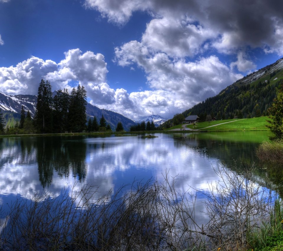 Обои небо, облака, деревья, озеро, горы, отражение, франция, альпы, the sky, clouds, trees, lake, mountains, reflection, france, alps разрешение 4444x2500 Загрузить