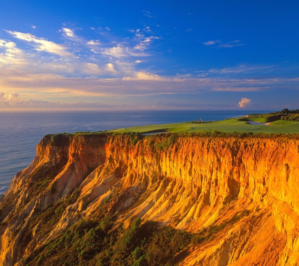 Обои небо, облака, скалы, берег, море, побережье, обрыв, the sky, clouds, rocks, shore, sea, coast, open разрешение 2560x1600 Загрузить