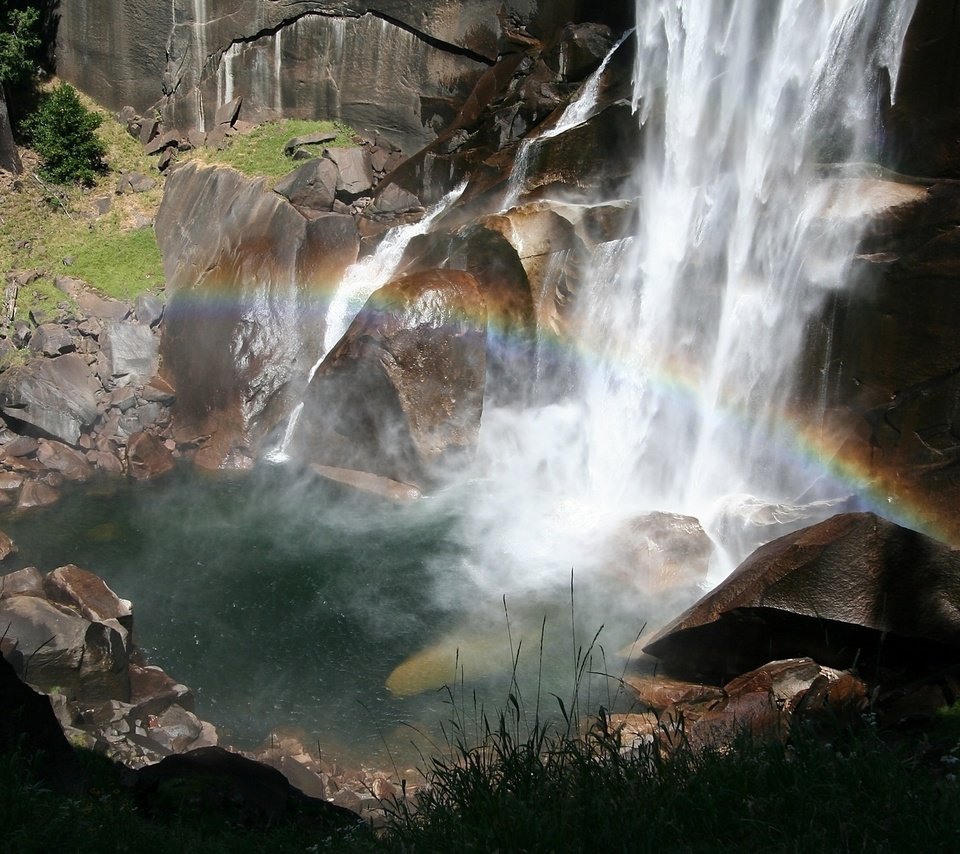 Обои свет, скалы, камни, водопад, радуга, брызги, поток, light, rocks, stones, waterfall, rainbow, squirt, stream разрешение 1920x1200 Загрузить