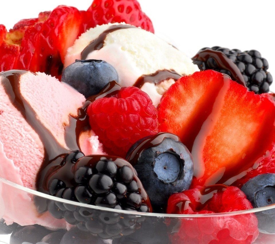 Обои малина, мороженое, клубника, черника, шоколад, сладкое, ежевика, raspberry, ice cream, strawberry, blueberries, chocolate, sweet, blackberry разрешение 1920x1200 Загрузить