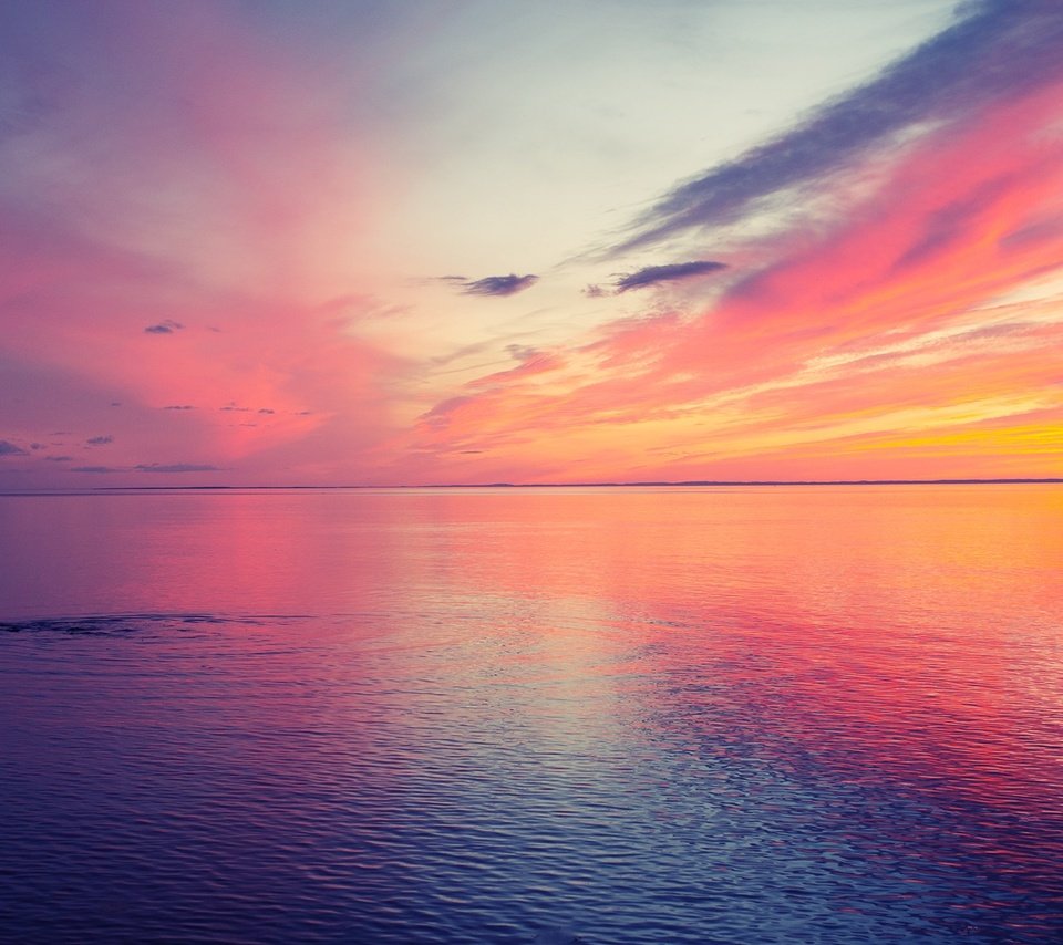 Обои небо, море, туман, рассвет, пловец, купание в море, the sky, sea, fog, dawn, swimmer, swimming in the sea разрешение 1920x1200 Загрузить