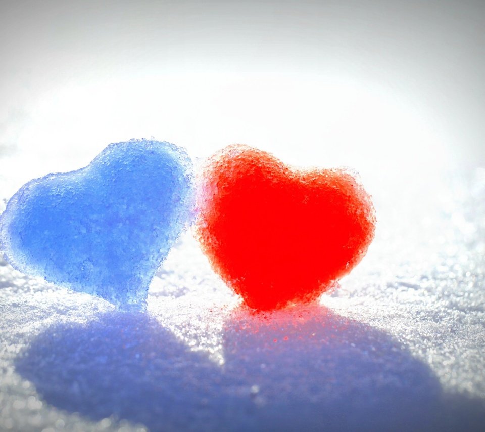 Обои снег, синий, красный, любовь, сердечки, ледяные, snow, blue, red, love, hearts, ice разрешение 2880x1800 Загрузить
