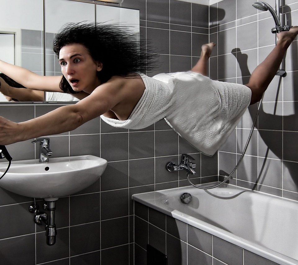 Обои полет с помощью фена, flying with a hair dryer разрешение 2560x1440 Загрузить