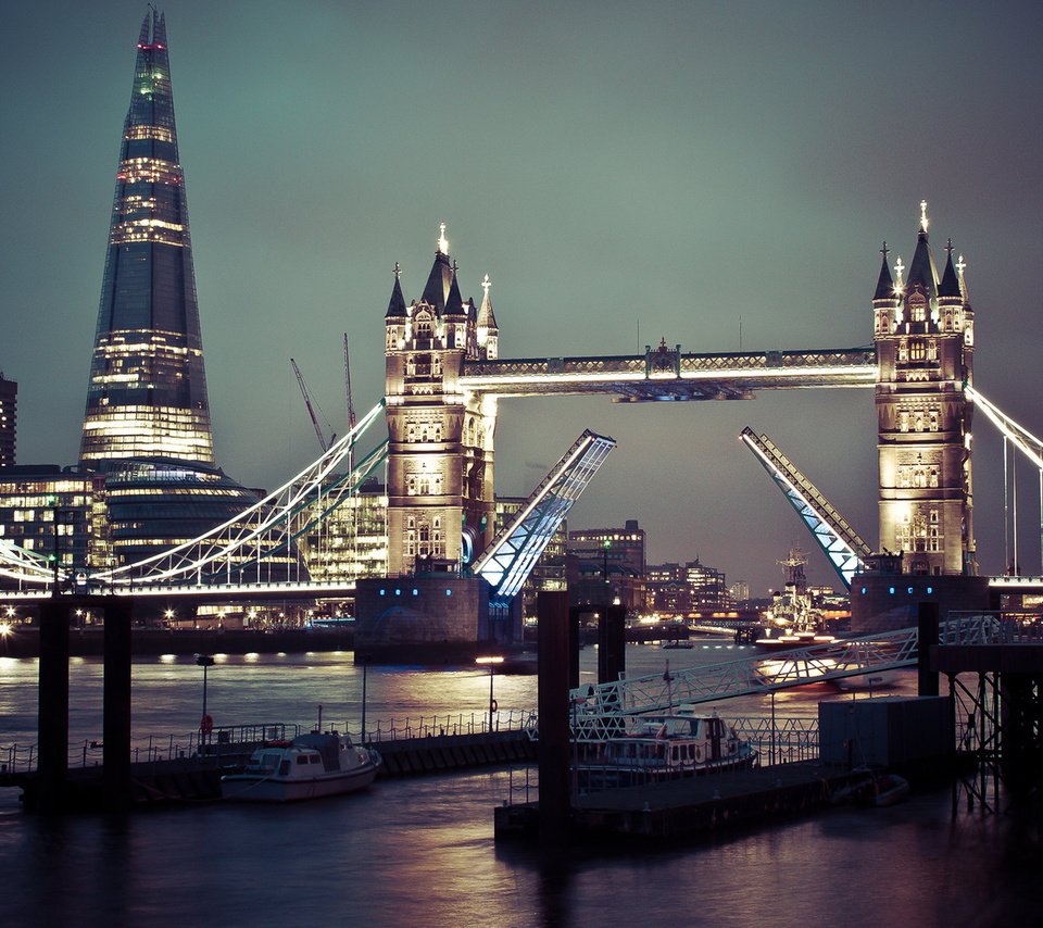 Обои огни, вода, корабли, лондон, англия, тауэрский мост, lights, water, ships, london, england, tower bridge разрешение 1920x1080 Загрузить