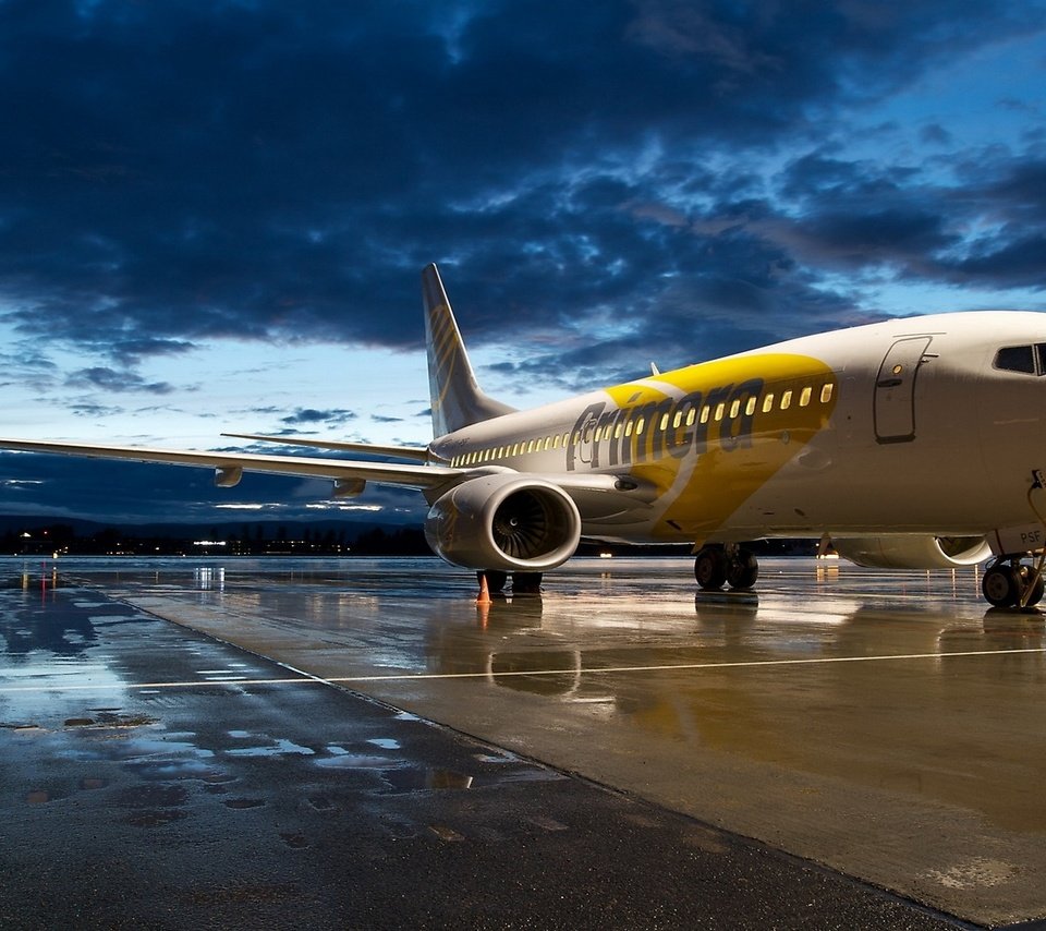 Обои боинг 737 на аэродроме, boeing 737 at the airport разрешение 2560x1440 Загрузить