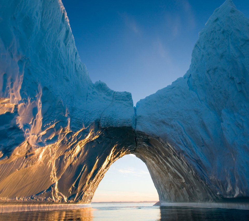 Обои вода, солнце, лучи, айсберг, льды, арктика, water, the sun, rays, iceberg, ice, arctic разрешение 1920x1200 Загрузить