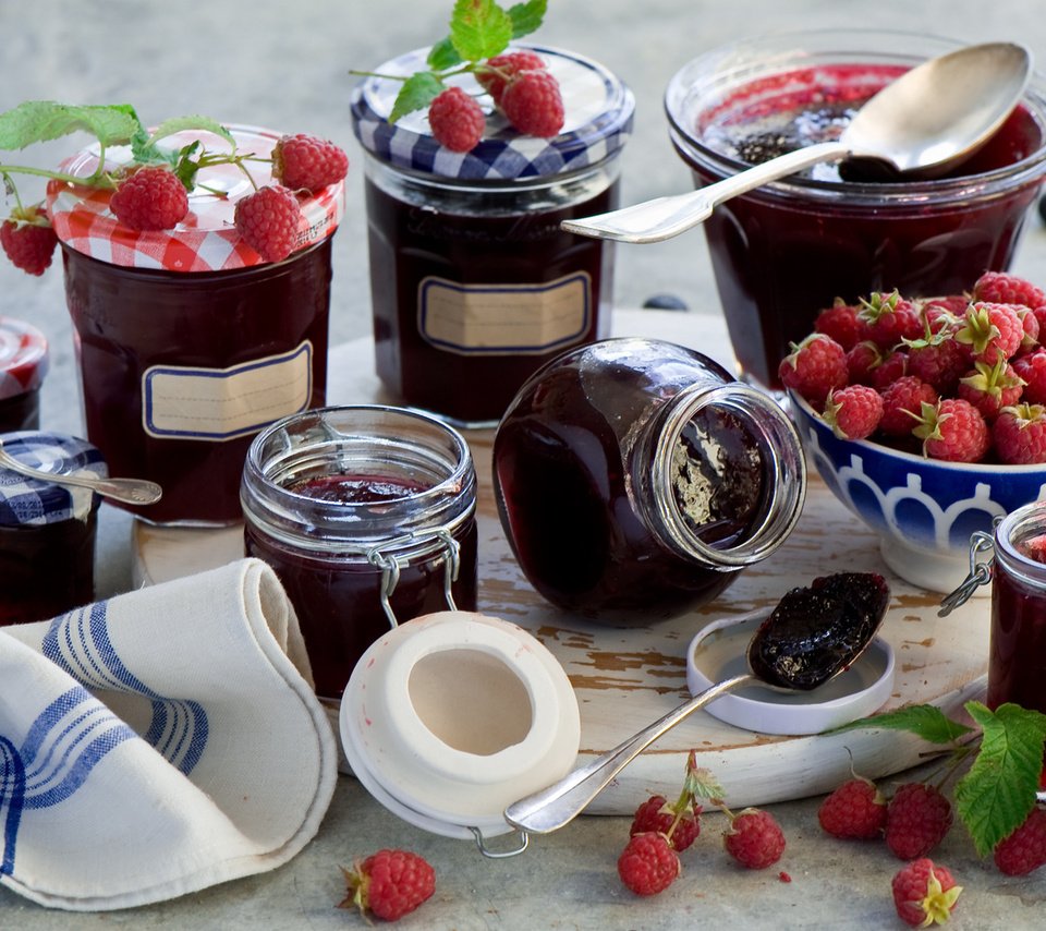 Обои малина, джем, ягоды, черника, банки, варенье, raspberry, jam, berries, blueberries, banks разрешение 1920x1200 Загрузить