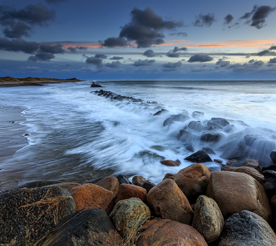 Обои камни, берег, волны, закат, пейзаж, море, дания, stones, shore, wave, sunset, landscape, sea, denmark разрешение 5472x3648 Загрузить