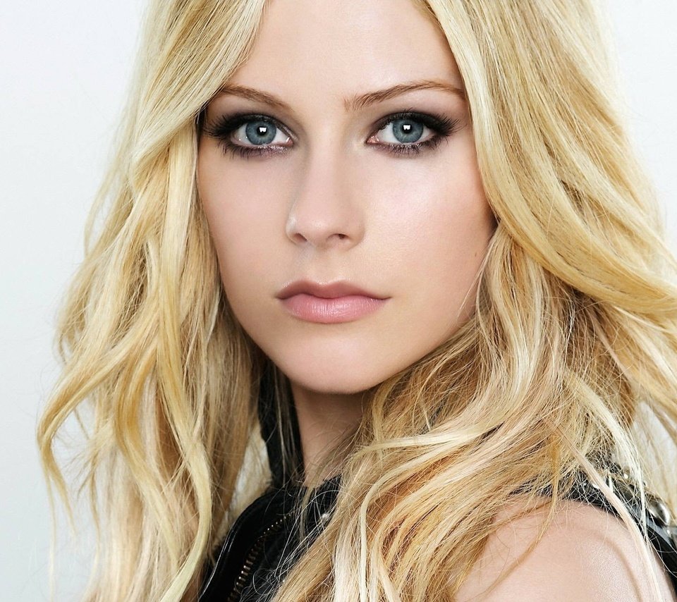 Avril Lavigne глаза