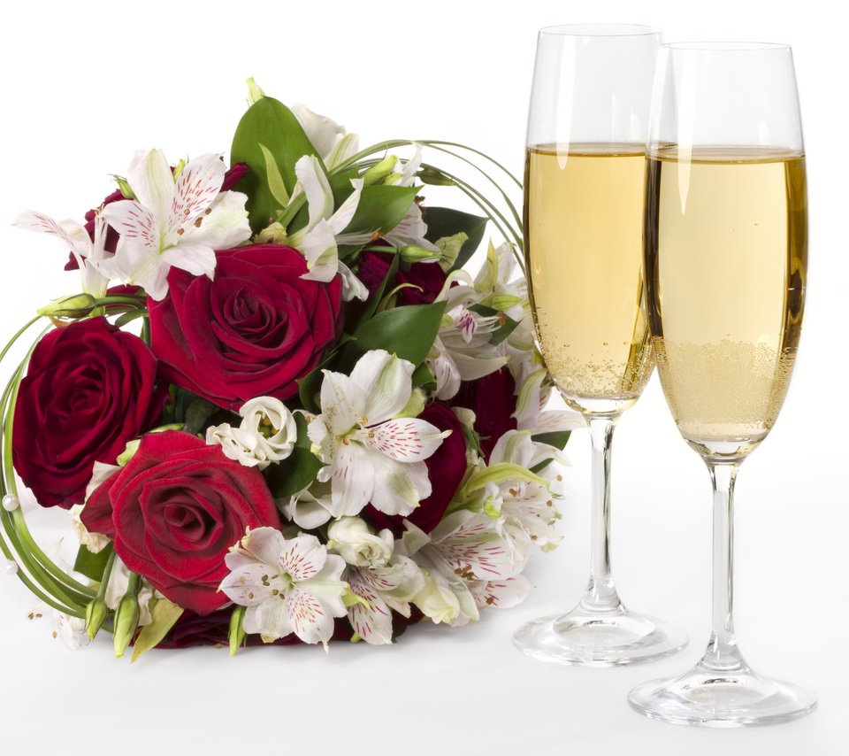 Обои цветы, цветок, розы, букет, бокалы, шампанское, flowers, flower, roses, bouquet, glasses, champagne разрешение 2560x1600 Загрузить