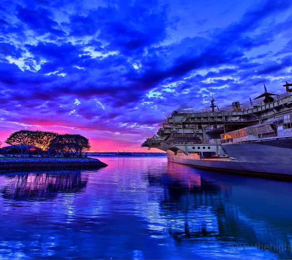 Обои фото, огромного, авианосца, у причала, photo, huge, carrier, at the pier разрешение 2560x1600 Загрузить