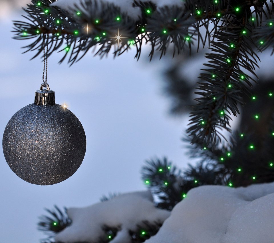 Обои новый год, елка, игрушка, шар, рождество, украшение, гирлянда, new year, tree, toy, ball, christmas, decoration, garland разрешение 2048x1361 Загрузить