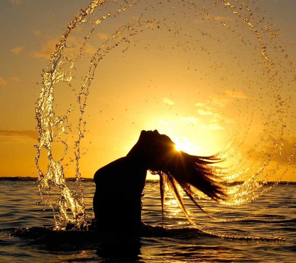 Обои вода, закат, девушка, брызги, волосы, water, sunset, girl, squirt, hair разрешение 1920x1200 Загрузить