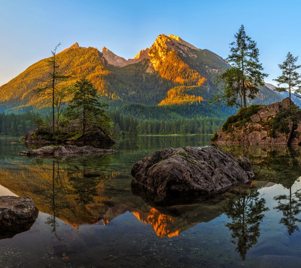 Обои деревья, бавария, озеро, берхтесгаденские альпы, горы, hintersee and hochkalter, скалы, камни, лес, германия, островки, trees, bayern, lake, berchtesgaden alps, mountains, rocks, stones, forest, germany, islands разрешение 2048x1295 Загрузить