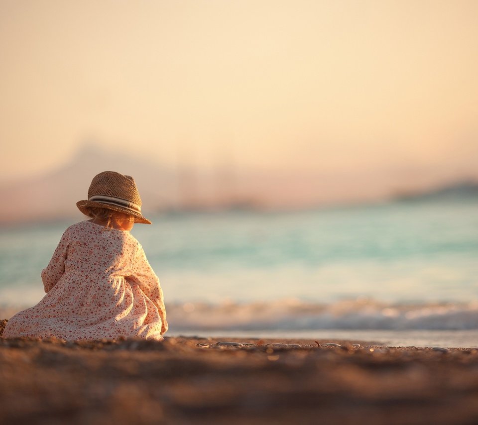 Обои настроение, пляж, девочка, ребенок, шляпа, mood, beach, girl, child, hat разрешение 3000x2000 Загрузить