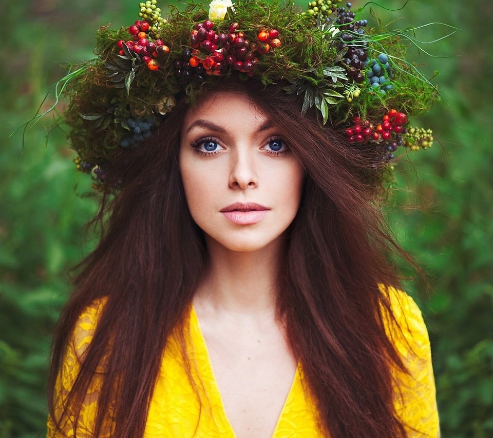 Обои портрет, лето, ягоды, венок, мария, portrait, summer, berries, wreath, maria разрешение 2048x1392 Загрузить