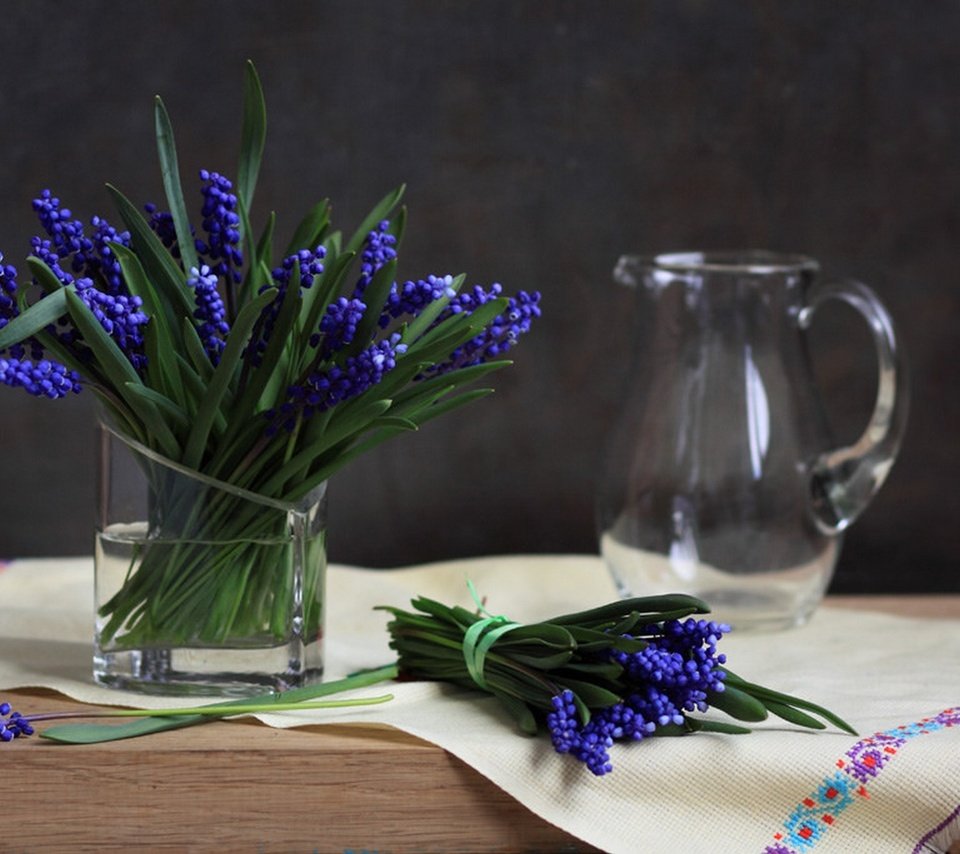 Обои цветы, букет, синие, натюрморт, мускари, flowers, bouquet, blue, still life, muscari разрешение 1920x1281 Загрузить