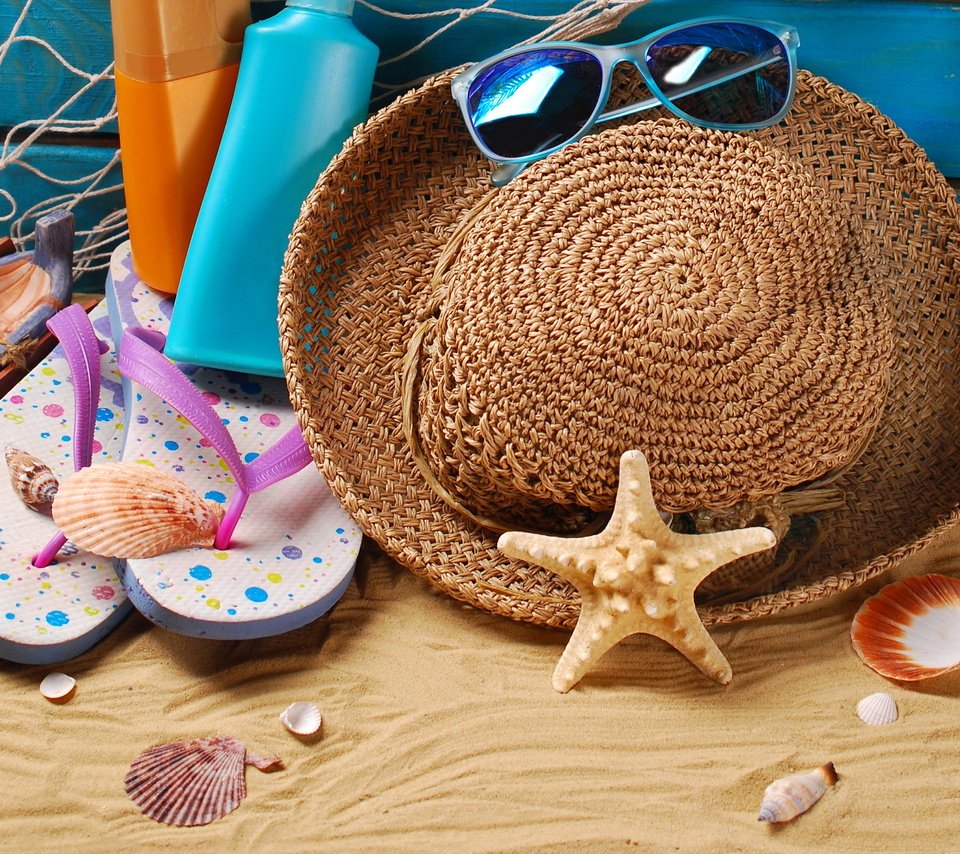 Обои пляж, каникулы, лето, сланцы, очки, летнее, аксессуаров, отдых, вс, шляпа, морская звезда, песка, beach, vacation, summer, slates, glasses, accessories, stay, sun, hat, starfish, sand разрешение 4000x3000 Загрузить
