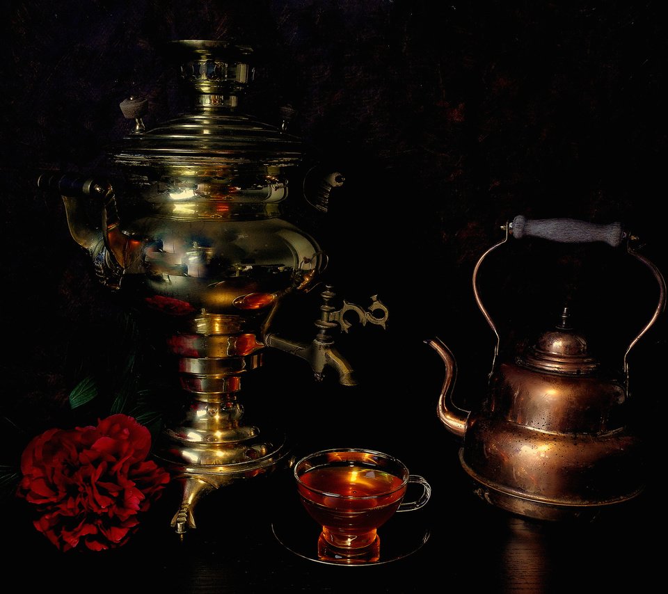 Обои цветок, черный фон, чашка, чай, чайник, натюрморт, самовар, flower, black background, cup, tea, kettle, still life, samovar разрешение 2048x1536 Загрузить