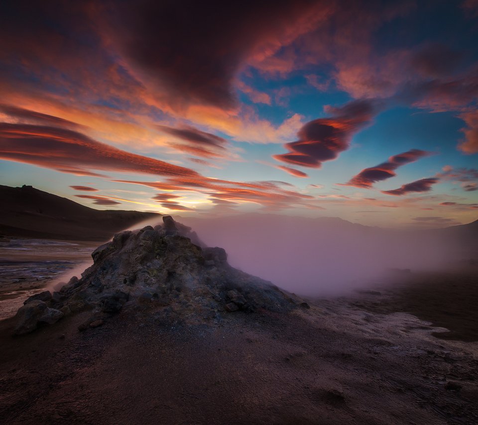 Обои небо, облака, горы, камни, закат, the sky, clouds, mountains, stones, sunset разрешение 1920x1282 Загрузить